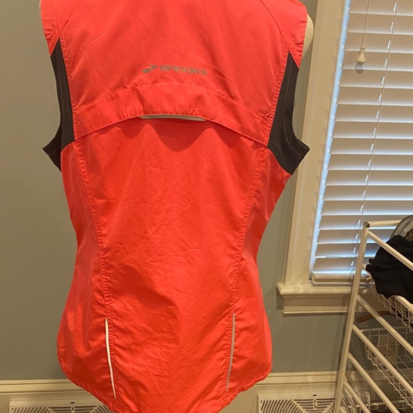 Brooks Women's Neon Coral Running Vest - Picture 6 of 7